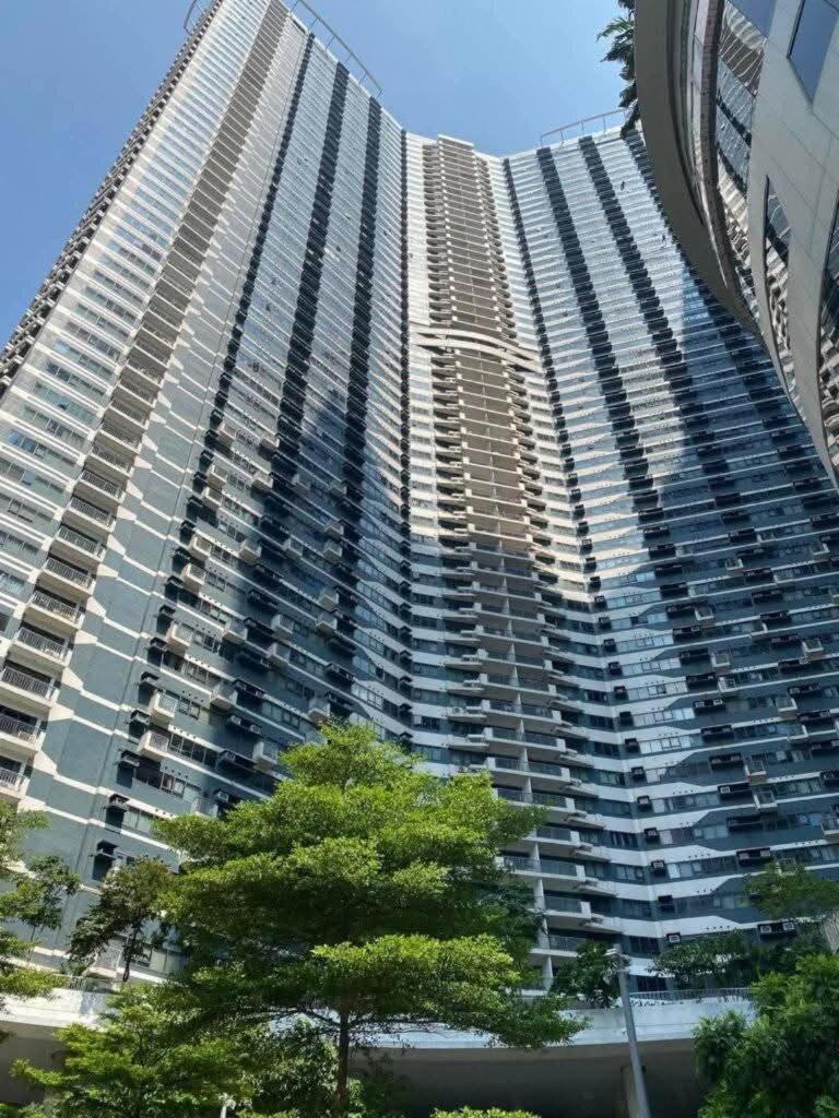 Apartment In Bel- Air Arthur's At Air Res Skyline View Manila