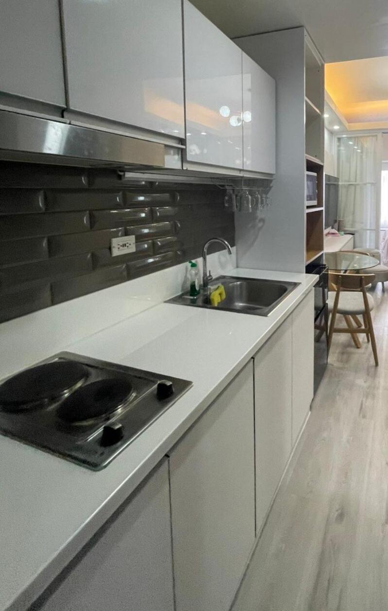 In Bel- Air Arthur's At Air Res Skyline View Apartment *